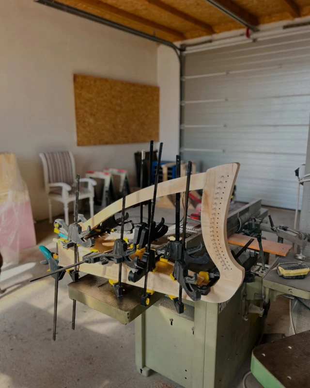 Harpomania by @vreme_za_igru 

Proizvodnja malih harfi u Srbiji

Prodaja i najam: +38163468834

#harfa #harp #eufonia #eufoniaharps #stolar #privatnicasovi #casovimuzike #radionice #muzika #music #proizvedenousrbiji #beograd #edukacija #education #deca #kids #madeinserbia #harpomania #harplessonsbelgrade #kreativno #hobi #slobodnovreme #art #onlinelessons #radionica #workshop #workinprogress #obradadrveta