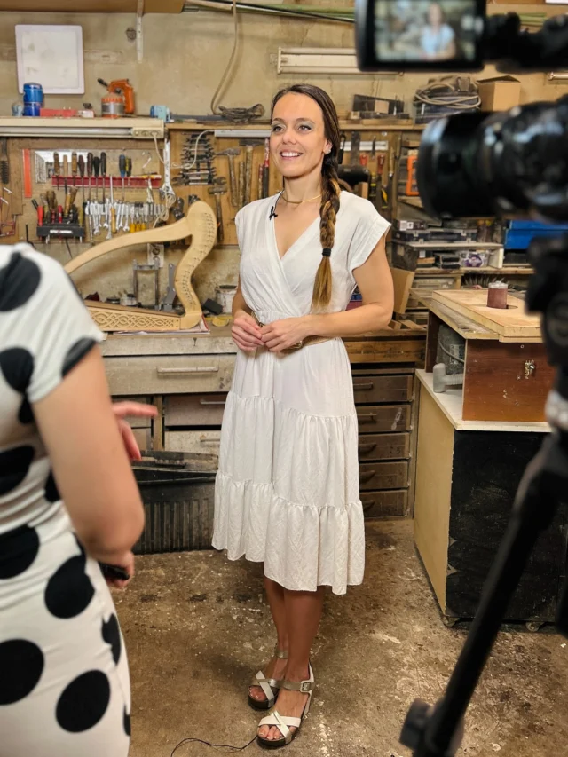 Juče smo snimali prilog o proizvodnji harfi za emisiju "Razglednice" RTV 📺🎥🎶

#harfa #harp #harfinna #harfinnaharps #privatemusicschool #privatnicasovi #casovimuzike #radionice #muzika #music #proizvedenousrbiji #beograd #edukacija #education #deca #kids #madeinserbia #harpomania #harplessonsbelgrade #kreativno #hobi #slobodnovreme #art #onlinelessons #radionica #workshop #workinprogress #obradadrveta #rtv #televizija